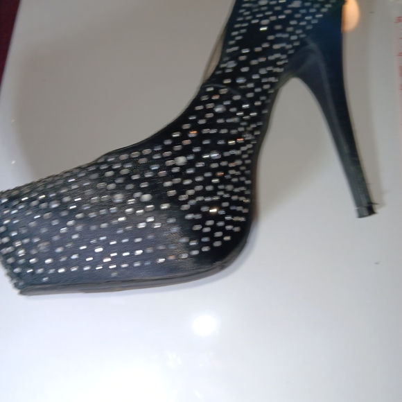 Pumps - Picture 5 of 5